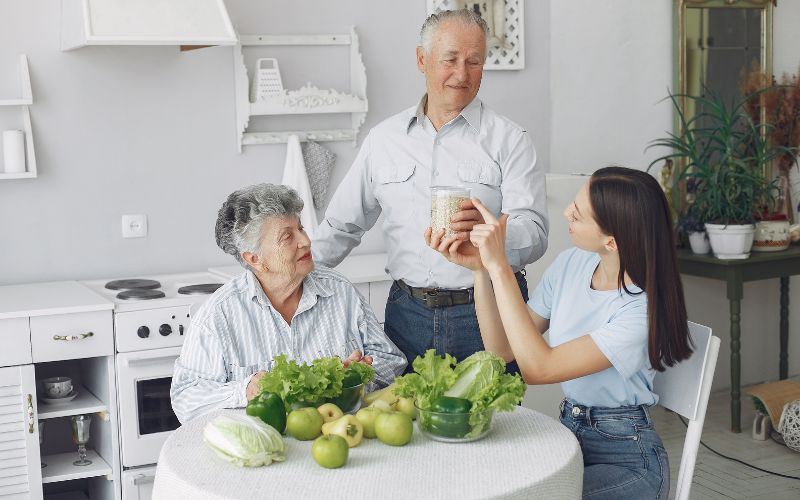 Chủ động chăm sóc sức khỏe tại nhà từ lối sống, thực phẩm và chế độ ăn lành mạnh