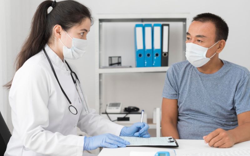 Trước khi thực hiện dịch vụ lọc mỡ máu, bạn nên có một buổi thăm khám và tư vấn với chuyên gia, bác sĩ