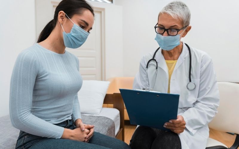 Khám lâm sàng là bước đầu tiên trong kiểm tra sức khỏe tổng quát