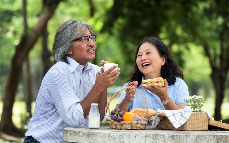 Hạn chế đồ ăn nhiều đường, chất béo để duy trì hiệu quả lọc máu xấu trẻ hoá làn da