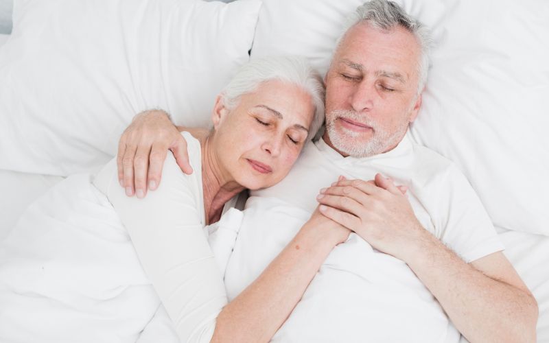 Việc thiết lập một thói quen ngủ ổn định là điều cần thiết để cải thiện giấc ngủ