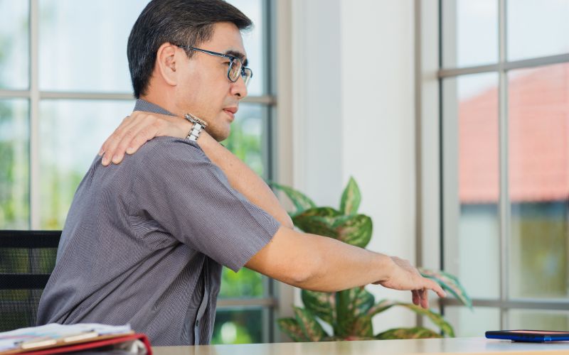 Tác nhân bên ngoài gây nên thoái hoá khớp vai