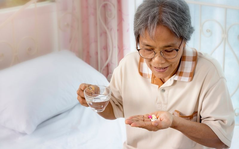 Điều trị thoái hoá khớp vai bằng thuốc