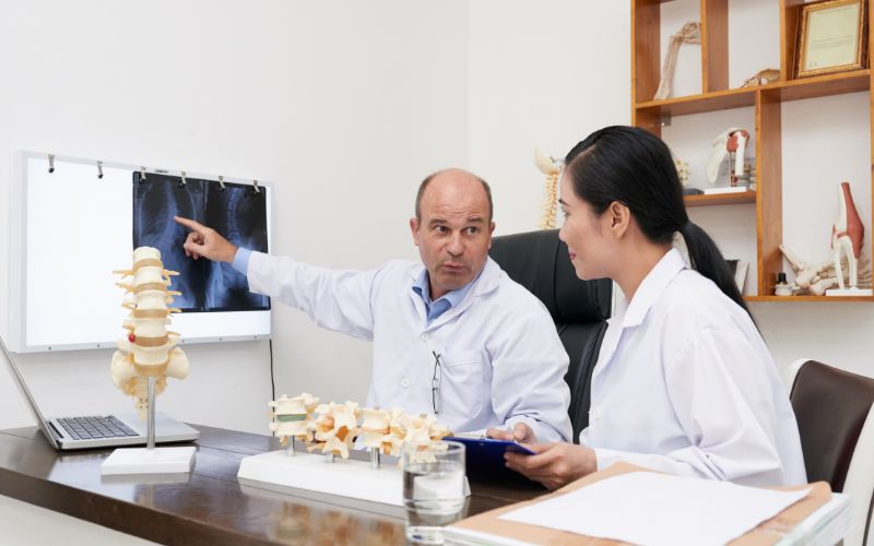 Điều trị thoái hoá khớp vai bằng phương pháp phẫu thuật thay khớp